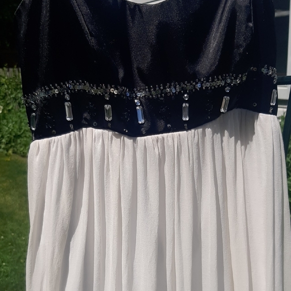 SILK🖤JS Boutique Black/White Maxi Dress with Rhinestone/Sequin Embellishments💝 - Picture 5 of 10